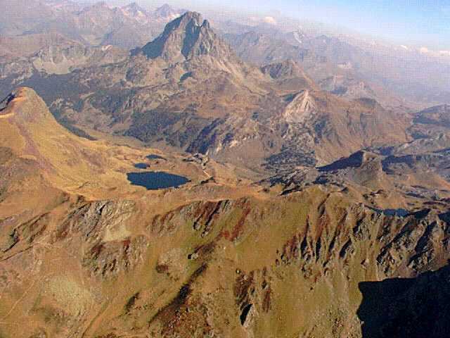 Le pic du Midi d'Ossau et les lacs d'Ayous